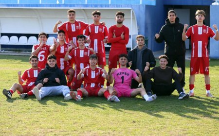 Antalya U18 Elit Lig'in favori takımı Kepezspor, Antalya Büyükşehir Belediyesi Spor Kulübü'nü 2-0 yenerek Türkiye Şampiyonası'na direkt katılma hakkı kazandı.
