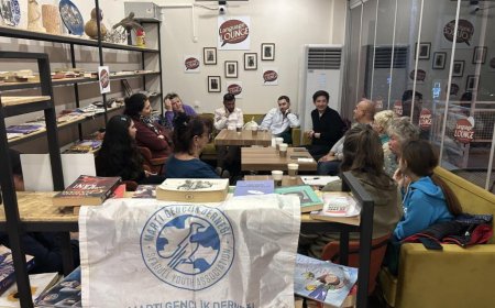 Muratpaşa Belediyesi, ilçede yaşayanların İngilizce konuşma becerilerini geliştirmesi amacıyla ücretsiz İngilizce Konuşma Kulübü'nü hayata geçirdi.