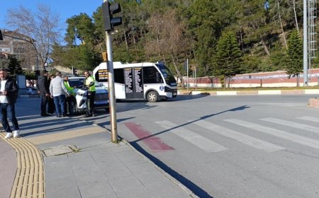 Yaya geçidinde hafif ticari araç yayaya çarptı:1 yaralı