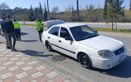 Antalya'nın Manavgat ilçesinde şerit değiştirerek trafik güvenliğini tehlikeye atan ehliyetsiz sürücüye ceza yağdı.