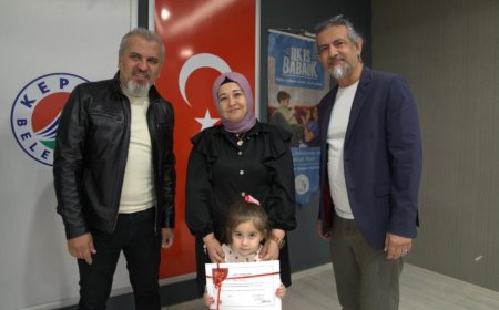Kepez Belediyesi ve Anne Çocuk Eğitim Vakfı (AÇEV) iş birliğiyle hayata geçirilen "Baba Çocuk Oturumu" programını tamamlayan babalara sertifikaları verildi.