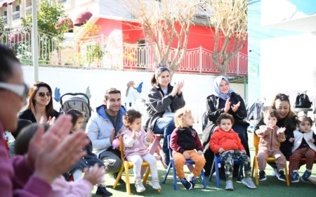 Konyaaltı ilçesindeki "Konyaaltı Belediyesi Bebek Parkı", ailelerin ve miniklerin buluşma noktası olmaya devam ediyor.