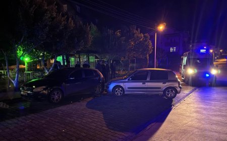Antalya’nın Gazipaşa ilçesinde alkollü sürücünün kullandığı otomobil, park halindeki araçlara çarptı.