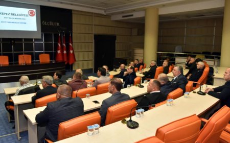 Kepez Belediyesi, ilçede görev yapan mahalle muhtarlarına yönelik afet farkındalık eğitimi düzenledi.