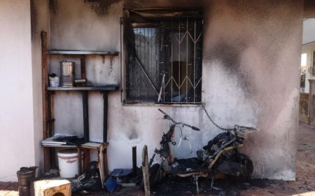 Park halindeki motosiklette çıkan yangın daireye sıçradı