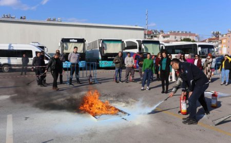 Kepez Belediyesi, personelinin yangın anında bilinçli ve doğru müdahalede bulunabilmesi amacıyla "Temel Yangın Güvenliği Eğitimi" düzenledi.