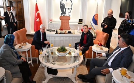 ANTALYA Büyükşehir Belediye Başkanı Muhittin Böcek, Finike'de bir dizi temaslarda bulundu.