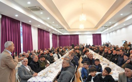 Alanya Belediye Başkanı Osman Tarık Özçelik, Toslak Mahallesi'nde düzenlenen etkinlikte vatandaşlarla bir araya geldi.