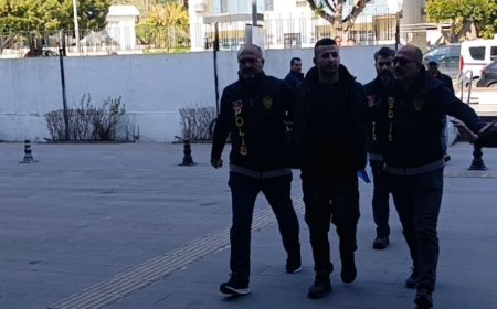 35 yıl kesinleşmiş hapis cezası ile aranan şüpheli merdivenlerde polisle karşılaşınca intihara kalkıştı