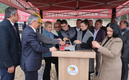 Antalya'nın Kemer ilçesine bağlı Tekirova Mahallesi'ne yapılacak olan pazar yerinin temeli törenle atıldı.
