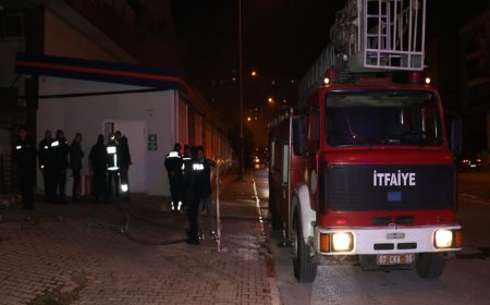 ANTALYA'da bir marketin elektrik panosunda yangın çıktı.