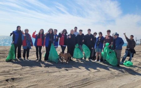 Macar ve Türk Öğrenciler, Boğaz Sahillerini Birlikte Temizledi
