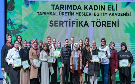 Antalya'nın Elmalı ilçesinde "Tarımda Kadın Eli" projesi kapsamında eğitimlerini tamamlayan 100 çiftçi kadına sertifikaları verildi.