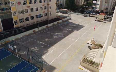 KONYAALTI’NDA YOL VE OKUL ÇİZGİSİ YENİLENİYOR