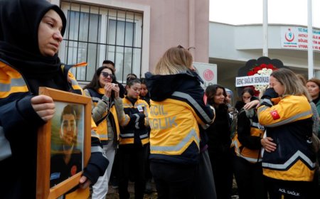 Gaspçıların hayattan kopardığı Paramedik için düzenlenen törende gözyaşları sel oldu