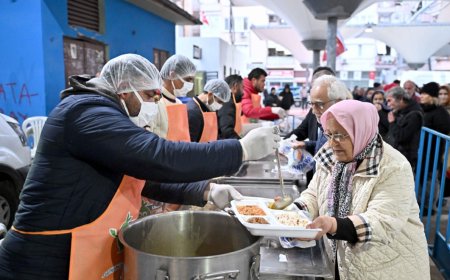 Muratpaşa’da İftar Sofrasında Vatandaşlar Bir Araya Geldi
