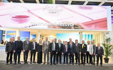 Başkan Böcek ITB Berlin fuarında Antalya’yı tanıtıyor