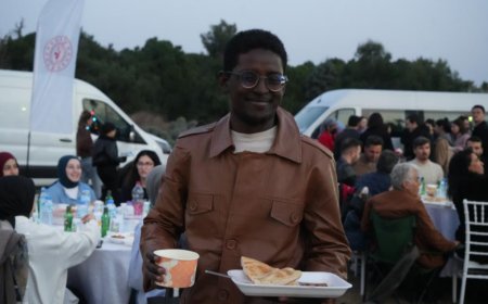 Antalya’da kampüs iftarına öğrencilerden yoğun ilgi