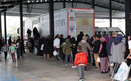 Büyükşehir Mobil Aşevi iftarda vatandaşın yanında
