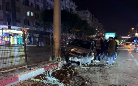 Antalya'da Makas Atan Sürücü Kazaya Sebebiyet Verdi: Şans Eseri Yaralanan Olmadı