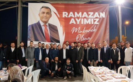 Manavgat Belediyesi Çolaklı Mahallesi'nde vatandaşlara iftar verdi.