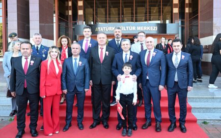 İSTİKLAL MARŞI'NIN KABULÜNÜN 104. YIL DÖNÜMÜ, ANTALYA’DA KUTLANDI
