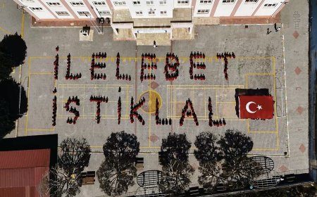 300 öğrenciden İstiklal Marşı'na özel koreografi