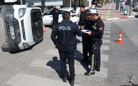 Para taşıyan zırhlı araç ile otomobil çarpıştı, paralar çuvallarla nakledildi