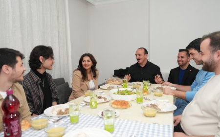 BAŞKAN KOTAN ÖĞRENCİLERE İFTAR YEMEĞİ HAZIRLADI