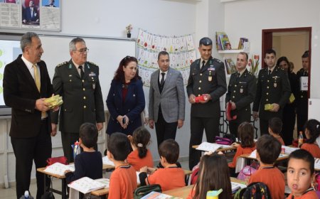 Minik ellerden Mehmetçiğe mektup
