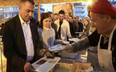 MANAVGAT Belediyesi'nin Ilıca Mahallesi'nde kurduğu iftar çadırında vatandaşlar birlikte oruç açtı.