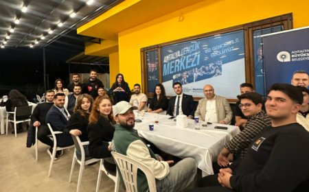 CHP’nin Güçlü Genç Kadrosu İftarda Bir Araya Geldi