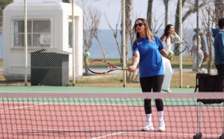 Büyükşehir Belediyesi’nden ücretsiz tenis eğitimi