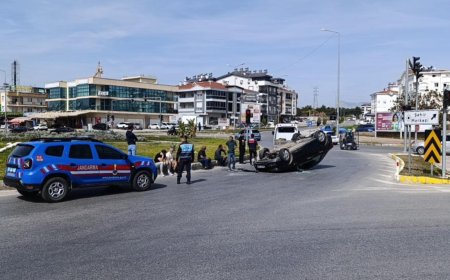 Manavgat’ta Otomobil Refüje Çarptı: Sürücü Yaralandı