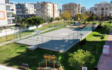 Usta isimler Antalya'nın parklarında yaşatmaya devam ediyor.