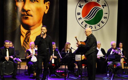 'Tuğrul Tezer Müzik Topluluğu', türkü severlere unutulmaz bir akşam yaşattı.