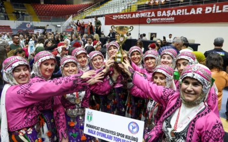 Manavgat Halk Oyunları Topluluğu’ndan Büyük Başarı