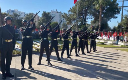 Antalya'da 18 Mart Şehitleri Anma Günü ve Çanakkale Deniz Zaferi'nin 110. Yıl Dönümü
