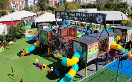 Antalya’da Muratpaşa Belediyesi’nin açık hava çocuk oyun dünyası Teneffüs Park’a yeni bir oyun parkuru kuruldu.