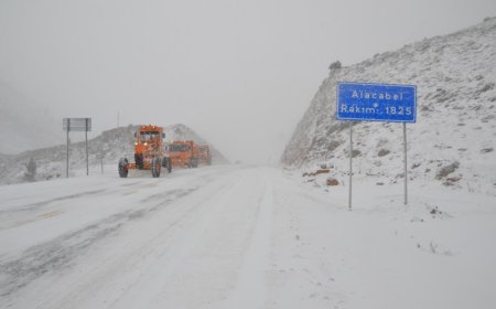 Antalya-Konya kara yolunda kar yağışı