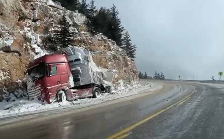 Antalya-Konya Yolunda Kar Yağışı Trafiği Etkiliyor