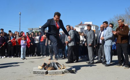 ANTALYA'nın Serik ilçesinde 21 Mart Nevruz Bayramı düzenlenen programla kutlandı.
