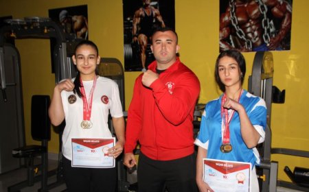 Antalya'da yaşayan Rabia Gürler ve Müberra Aktürk Bilek Güreşi Türkiye Şampiyonası'nda Antalya'yı temsil edecek.