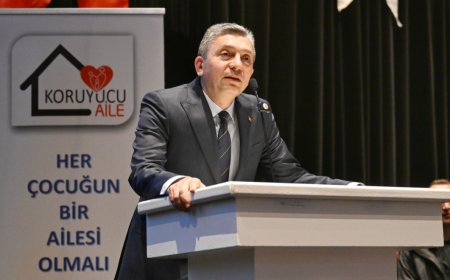 Antalya Valisi Hulusi Şahin ve eşi Ebru Şahin, koruyucu aileler ve çocuklarla iftar programında bir araya geldi