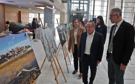 Antalya Büyükşehir Belediyesi'nde iklim değişikliği fotoğraf sergisi açıldı.
