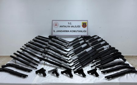 Serik'te Ruhsatsız Silah Operasyonu: 5 Tabanca ve 55 Pompalı Av Tüfeği Ele Geçirildi
