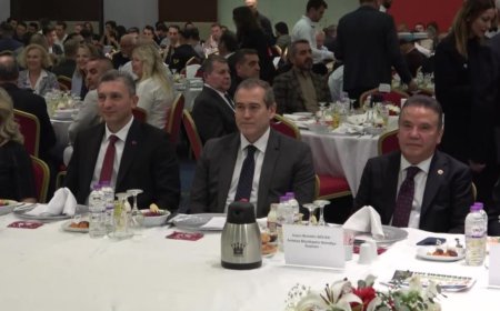 Antalya'da iş dünyasını buluşturan iftar yemeği.