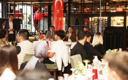 ALKÜ Rektörü Prof. Dr. Kenan Ahmet Türkdoğan, öğrenci topluluk başkanları ile iftarda bir araya geldi.