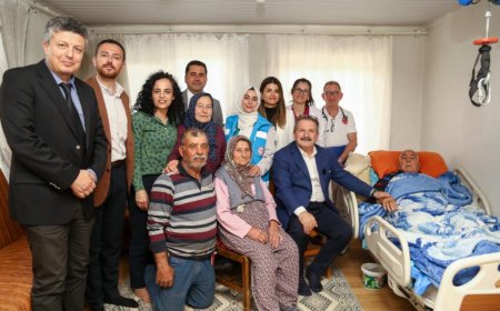 Antalya İl Sağlık Müdürü, Yaşlı Çifte Moral Ziyareti Gerçekleştirdi.