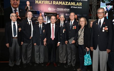 ANTALYA Büyükşehir Belediye Başkanı Muhittin Böcek, şehit yakınları ve gazi aileleriyle iftar sofrasında buluştu.